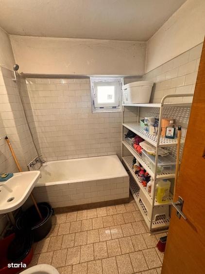 Apartament cu 3 camere în Uiești