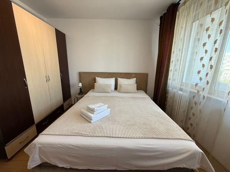 Apartament cu 3 camere semidecomandat, mobilat în Iancului