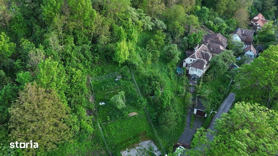 Casă cu 6 camere cu Teren 2600 Mp în Central