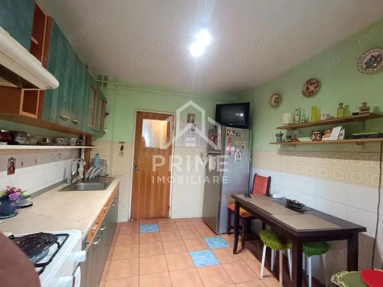 Apartament cu 4 camere decomandat în Central