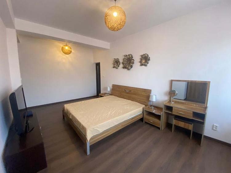 Casă cu 9 camere cu Canalizare în Colentina