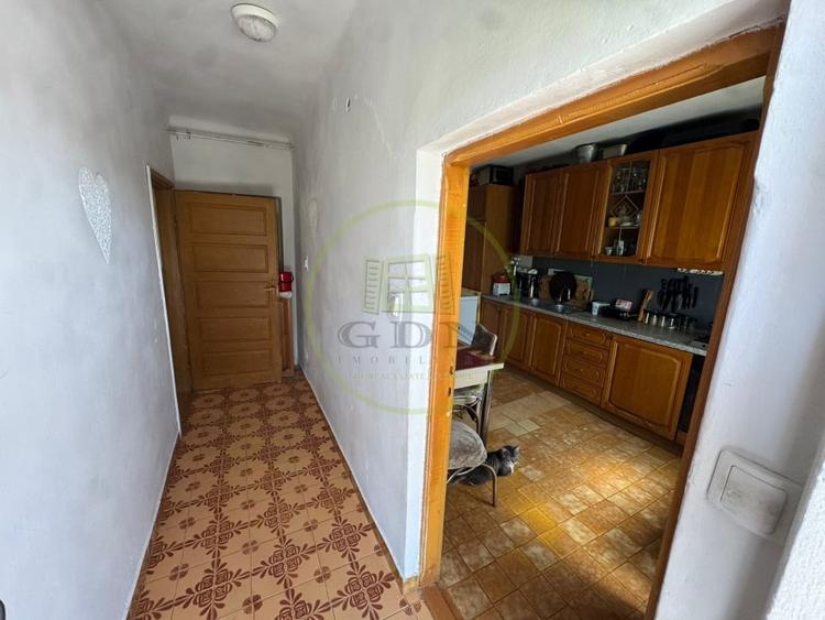 Casă individuală cu 5 camere cu Canalizare în Central