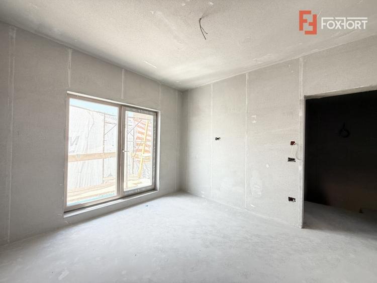 Duplex cu 4 camere cu Canalizare în Săcălaz