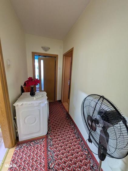 Apartament cu 3 camere semidecomandat în Calea București