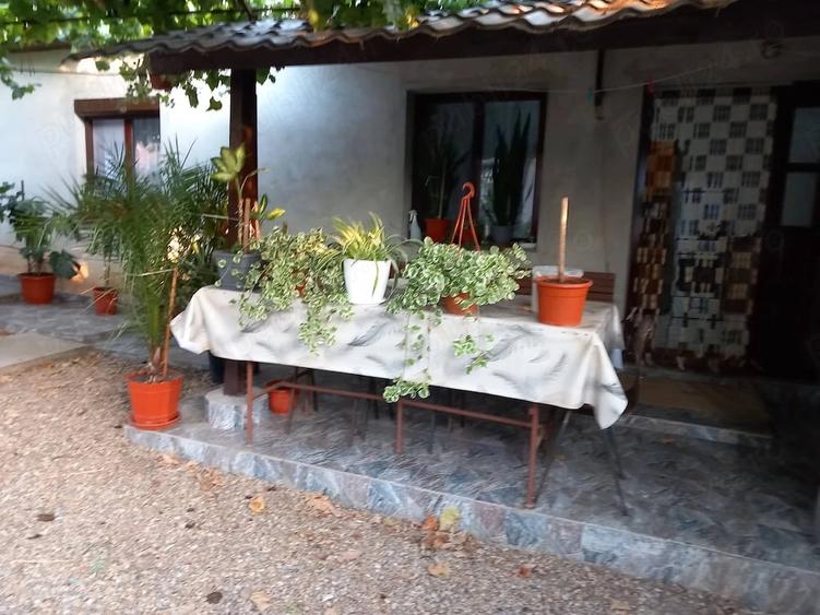 Casă cu Teren 1449 Mp în Cadea