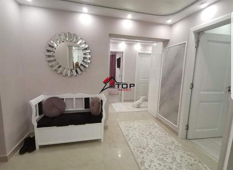 Apartament cu 3 camere decomandat în Nicolina
