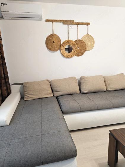 Apartament cu 3 camere semidecomandat în Tineretului