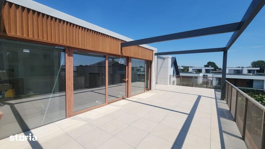 Casă cu 7 camere cu Teren 500 Mp în Central