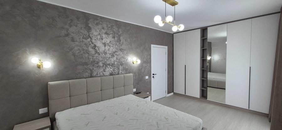 Apartament cu 3 camere decomandat în Exterior Vest
