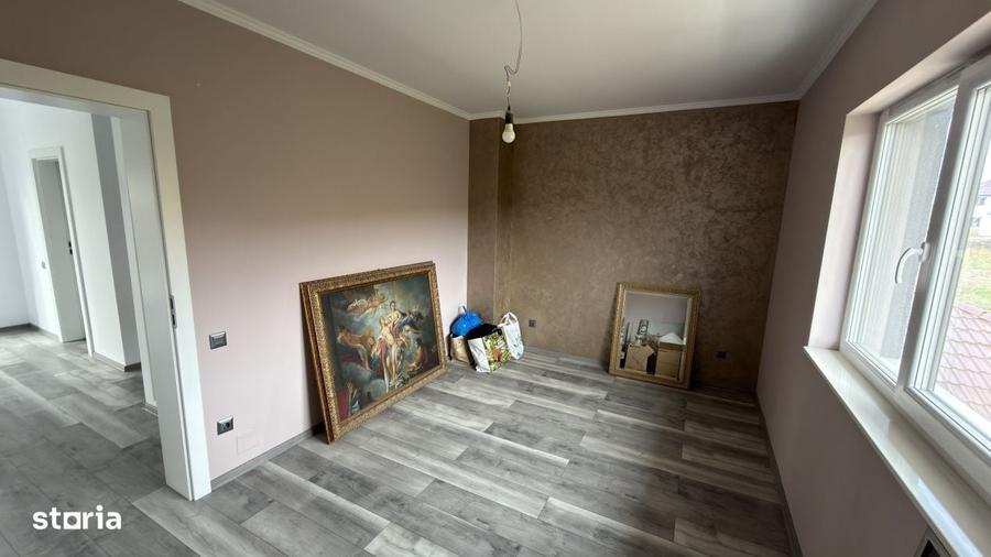 Casă cu 4 camere în Chinteni