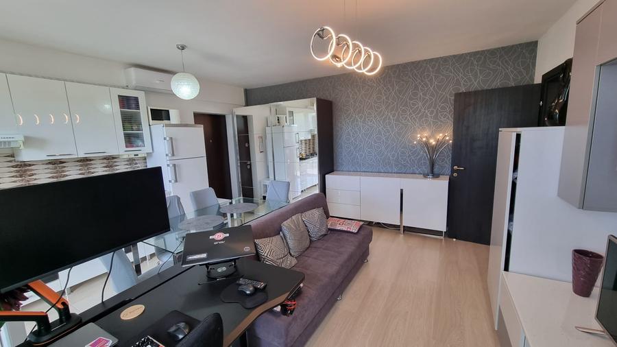 Apartament cu 2 camere semidecomandat, mobilat în Bucium