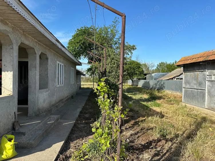 Casă cu 6 camere cu Teren 2000 Mp în Tătăranu