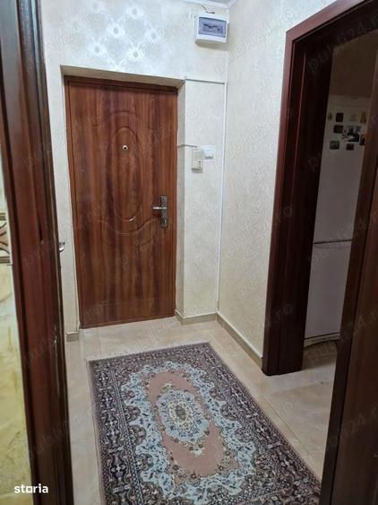 Apartament cu 3 camere semidecomandat, mobilat în 13 Septembrie