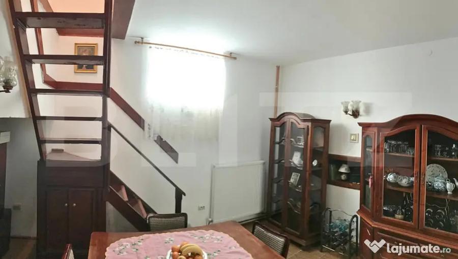 Apartament cu 4 camere semidecomandat în Cetate