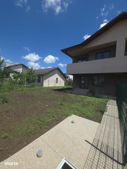 Casă cu 4 camere cu Teren 300 Mp în Domnești