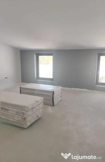 Spațiu comercial, de 386 mp, în Bălteni