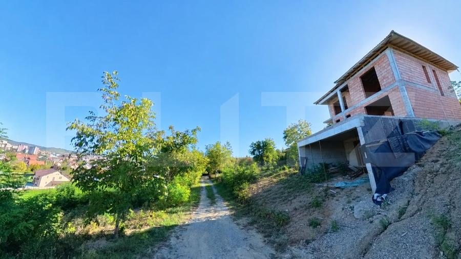 Casă individuală cu 8 camere cu Garaj în Nord