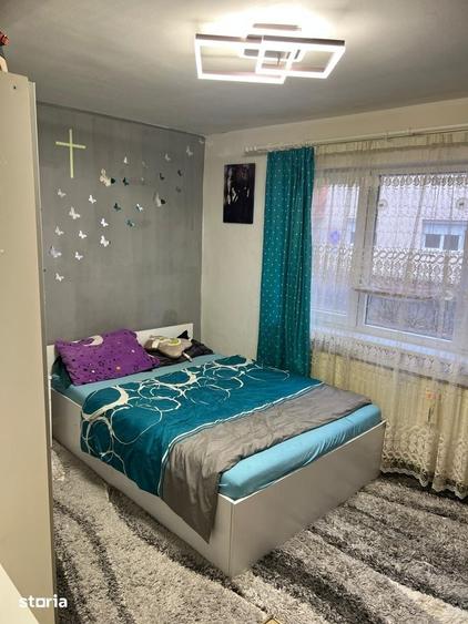 Apartament cu 3 camere decomandat în Micro 16
