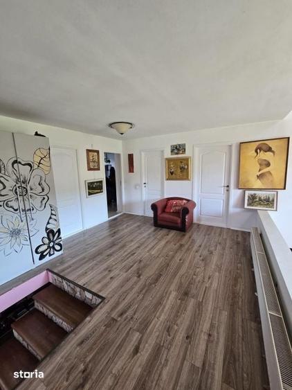 Casă cu 5 camere cu Teren 800 Mp în Mărgineni