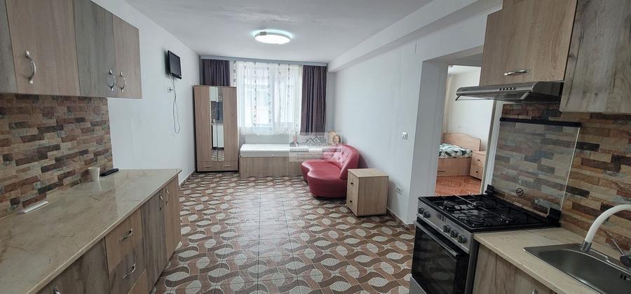 Apartament cu 2 camere semidecomandat, mobilat în Est