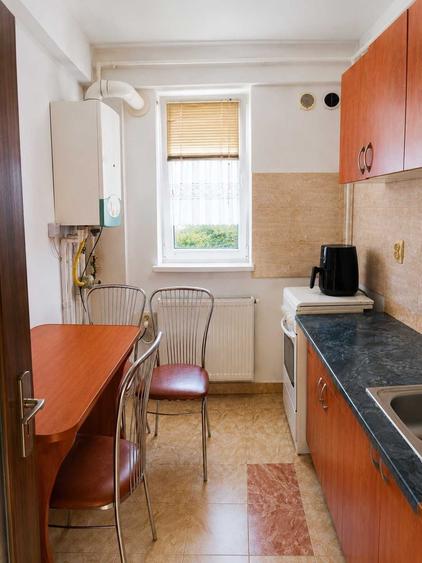 Apartament cu 2 camere decomandat în Roșu