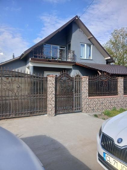 Casă cu 4 camere în Alexandru Odobescu