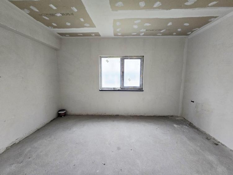 Casă cu 3 camere cu Teren 250 Mp în Tunari