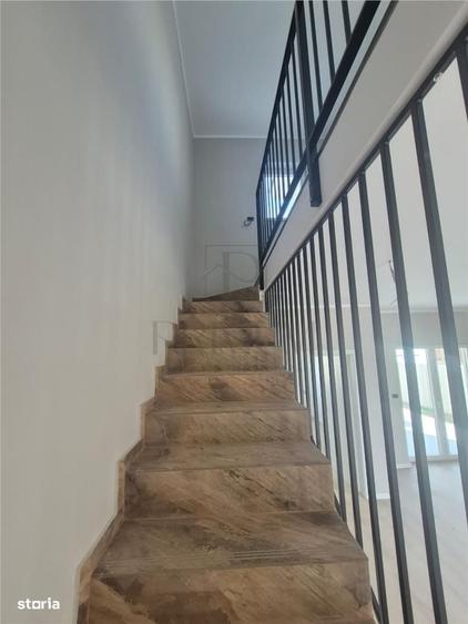 Casă cu 4 camere decomandat în Moșnița Veche