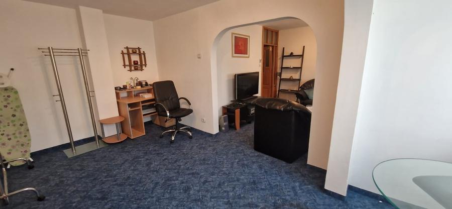 Apartament cu 4 camere decomandat, mobilat în Micro IV