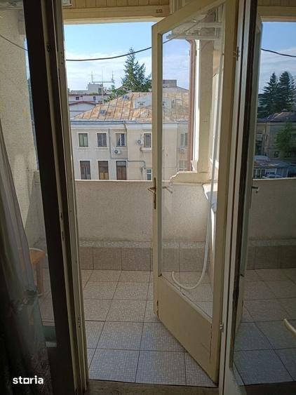 Apartament cu 3 camere decomandat în Ștefan cel Mare