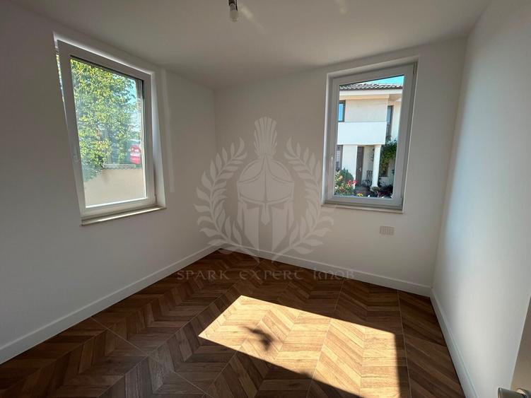 Duplex cu 4 camere cu Canalizare în Păulești