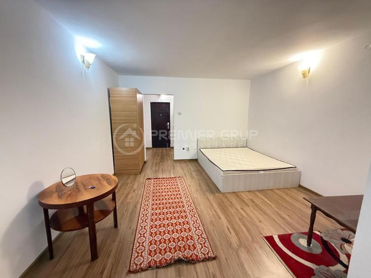 Garsonieră decomandată în Podu Roș