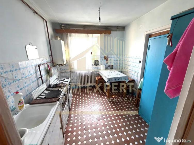 Apartament cu 3 camere semidecomandat în Central