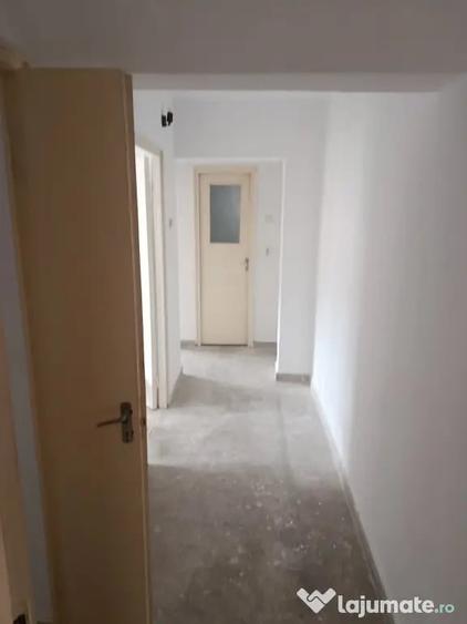 Apartament cu 3 camere decomandat în Decebal