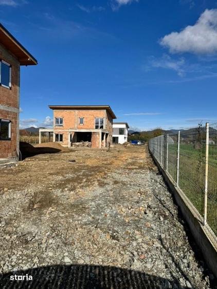 Casă cu 4 camere cu Teren 420 Mp în Recea