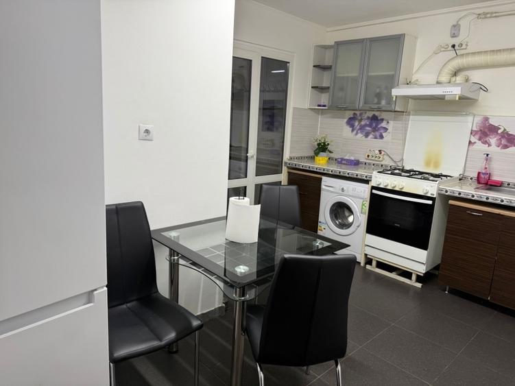 Apartament cu 3 camere circular, mobilat în Rovine