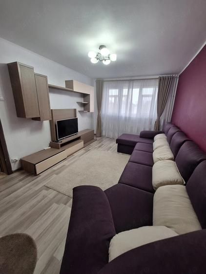 Apartament cu 3 camere decomandat în Drumul Taberei