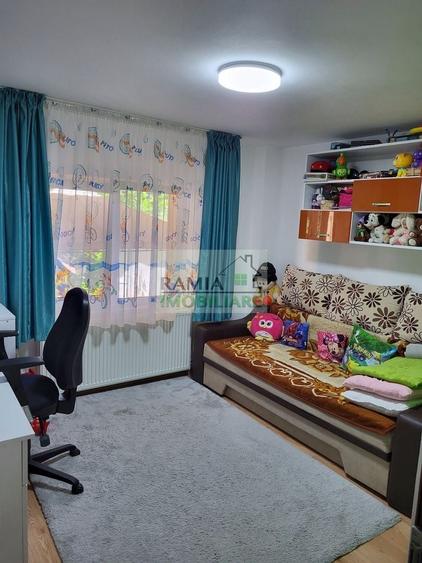 Apartament cu 3 camere decomandat, mobilat în Triaj