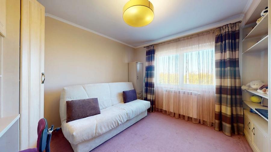 Apartament cu 3 camere decomandat, mobilat în Scriitorilor