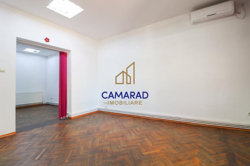 Casă individuală cu 9 camere cu Canalizare în Tei