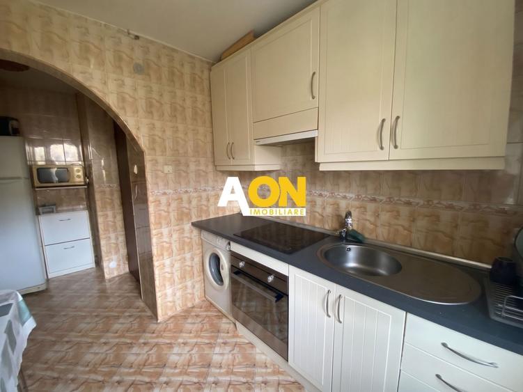 Apartament cu 2 camere semidecomandat, mobilat în Cetate