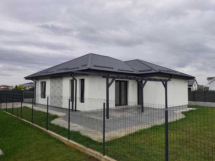 Casă individuală cu 4 camere cu Canalizare în Gulia