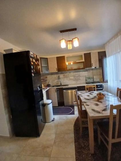 Casă individuală cu 5 camere cu Teren 2000 Mp în Exterior Nord