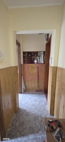 Apartament cu 3 camere semidecomandat în Ana Ipătescu