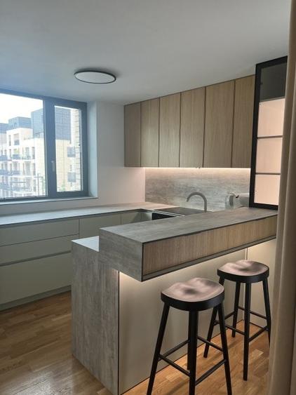 Apartament cu 3 camere semidecomandat în Central