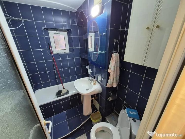 Apartament cu 3 camere decomandat în Micro 16