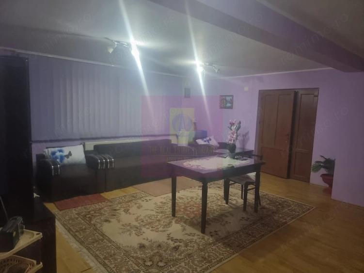 Casă cu 7 camere cu Teren 1500 Mp în Islaz