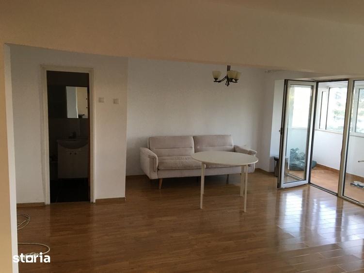 Apartament cu 3 camere în Tei