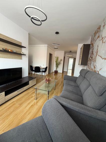 Apartament cu 3 camere semidecomandat în Horea