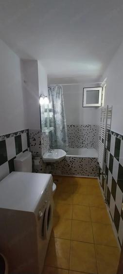 Apartament cu 2 camere semidecomandat în Centrul Civic